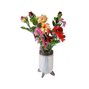 Фото Ваза для икебаны с отделениями для каждого элемента цветочной композиции