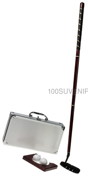 Фото Набор-сувенир 105371 для гольфа в металлическом кейсе, в комплекте: кейс, клюшка, лунка, 2 мячика