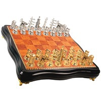 Шахматы Нефтяные: доска из цельного каучукового дерева с позолоченными и посеребренными шахматными фигурками