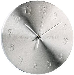 Фото Настенные часы серебристые из металла с гравировкой