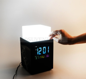 Фото Часы настольные с датой и термометром (черный,белый)