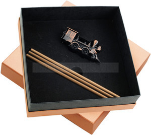 Фото Набор «Локомотив»: точилка для карандашей, 3 карандаша в подарочной упаковке (бронзовый, золотистый)