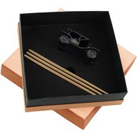 Набор в подарок «Ретро-автомобиль»: точилка для карандашей, 3 карандаша в подарочной упаковке