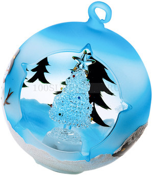 Фото Сказочное рождественское дерево в окружении лесных зеленых елей в шаре с меняющей цвет подсветкой (синий матовый)
