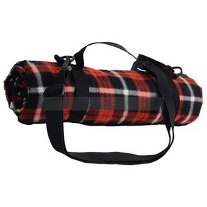 Фото Плед для пикника с непромокаемой подкладкой и ремнем на плечо (красный, черный)