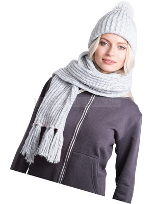 Фото Вязаный комплект серый меланж из акрила G шарф и шапка, меланж c фурнитурой меланж