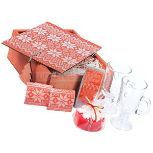 Фото Подарочный новогодний набор красный из стекла "ПРАЗДНИЧНЫЙ ГЛИНТВЕЙН" в деревянной шкатулке: бокалы, специи для глинтвейна, печенье, свеча