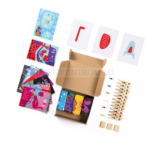 Фото Подарочный набор белый из лайкры "4 СЕЗОНА", 4 пары тематических носков и авторский календарь