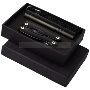 Фото Подарочный набор черный SCOUT с многофункциональным ножом и фонариком