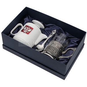 Фото Хрустальный чайный набор "ЭГОИСТ": подстаканник, хрустальный стакан, ложка, фарфоровый чайник с гербом с подарочной коробке