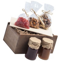 Продуктовый набор деревянный FAIRYTALE с орешками: мед, варенье, миндаль, цукаты из вишни, ореховая смесь