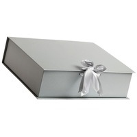 Коробка на лентах Tie Up, серебристая и подарочная упаковка из картона