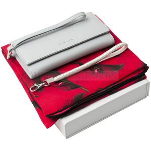 Фото Подарочный набор Cacharel: фирменный кошелек и платок из шелка