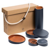 Картинка Подарочный набор керамики Form Fluid Quatro: ваза, блюдо, шкатулка, набор подсвечников от бренда Very Marque