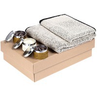 Подарочный набор для расслабления My Shambala: полотенца для ванной и ароматические свечи.