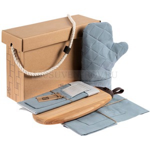 Фото Подарочный набор текстиля для кухни Feast Mist: фартук, прихватка-рукавица, сервировочная салфетка и куверт, доска разделочная «Very Marque» (голубой)