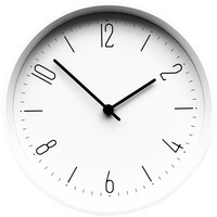 Фото Настенные часы Casper для минималистичного интерьера компании Плип