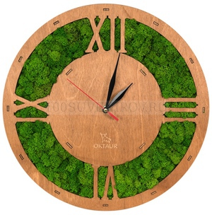 Фото Оригинальные настенные часы со стабилизированныйм мхом РИМСКИЕ из дерева в подарочной коробке, d35 см. Можно сделать нанесение логотипа выше стрелок. «OKTAUR» (мокко, зеленый)