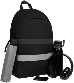Фото Набор Urban Energy в рюкзаке со светоотражающим элементом: зонт складной, беспроводные наушники, зарядное устройство, 5000 мАч, спортивная бутылка для воды.   (черный)