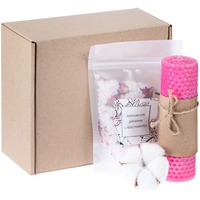 Подарочный набор для ванны Simply SPA: свеча, соль для ванны с розой, цветок хлопка. Набор упакован в коробку с бумажным наполнителем. 