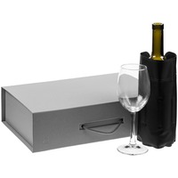 Набор для вина Dinner With Wine: охлаждающий рукав, бокал, в подарочной коробке предусмотрено место для бутылки вина.