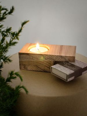 Фото Сувенир из дерева в сканди-стиле LIGHT INSIGHT: деревянный подсвечник, чайная свеча, спички.  «Сделано в России»