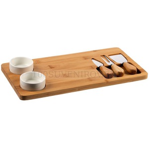Фото Подарок для любителей сыра - сырный набор CREAMERY: доска из бамбука для сервировки, соусники 2 шт., ножи для разных сортов сыра. 