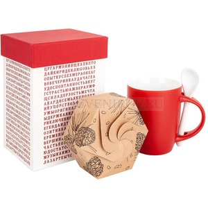 Фото Новогодний набор ГЕНЕРАТОР ПОЖЕЛАНИЙ 2: кружка с ложкой из фаянса, 300 мл, конфеты-грильяж в подарочной коробке (красный)