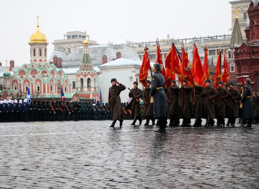Профессиональный праздник День проведения военного парада на Красной площади в Москве в 1941 году - фотография